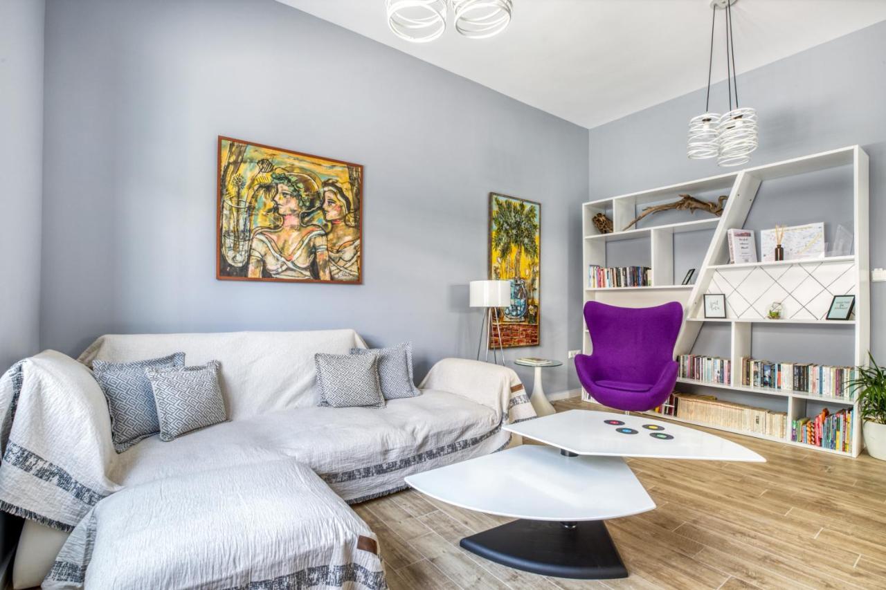 Spacious Flat With Courtyard And Private Parking! เอเธนส์ ภายนอก รูปภาพ