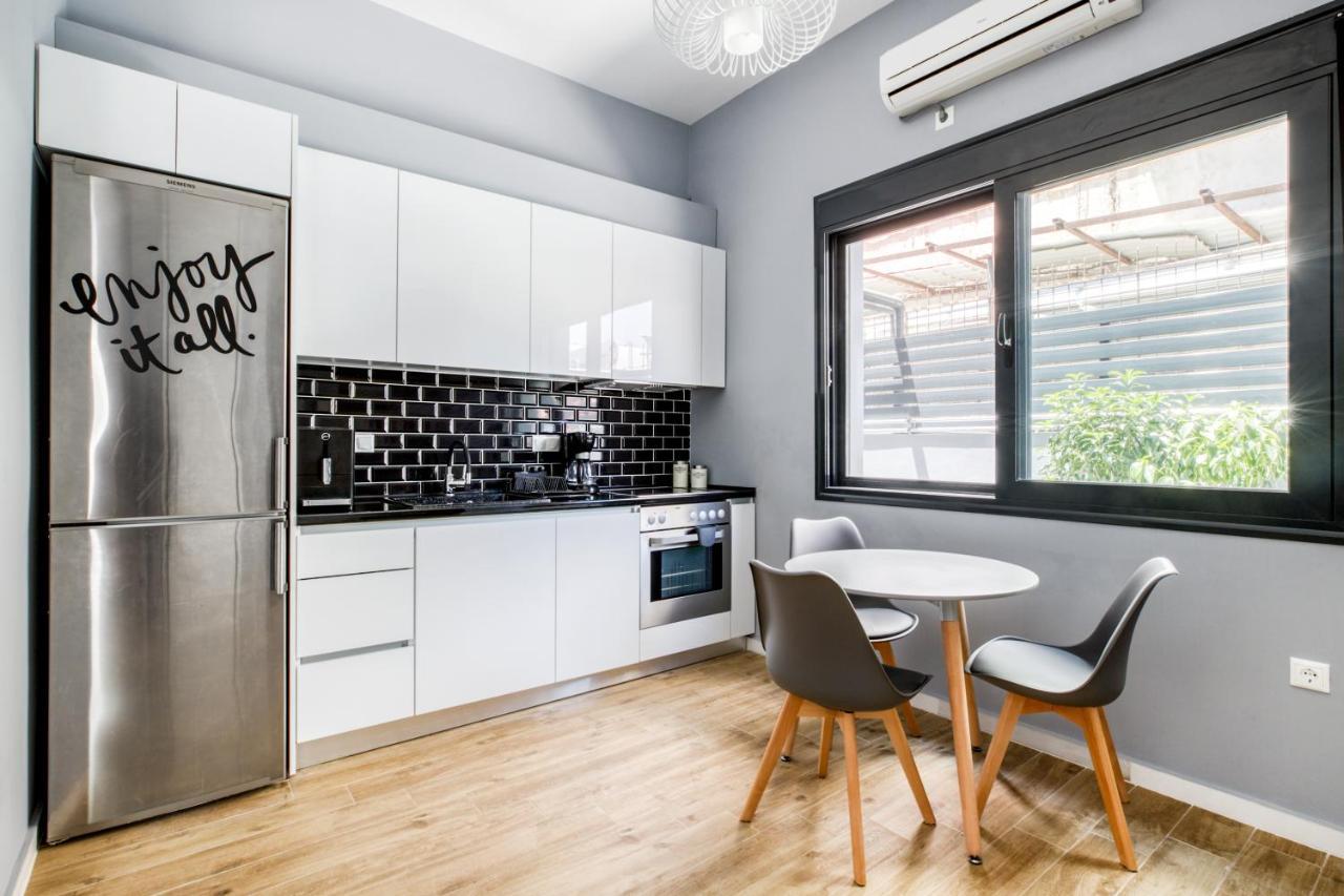Spacious Flat With Courtyard And Private Parking! เอเธนส์ ภายนอก รูปภาพ