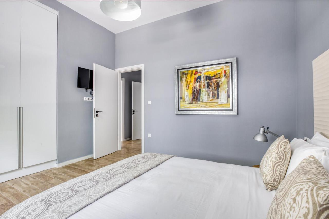 Spacious Flat With Courtyard And Private Parking! เอเธนส์ ภายนอก รูปภาพ