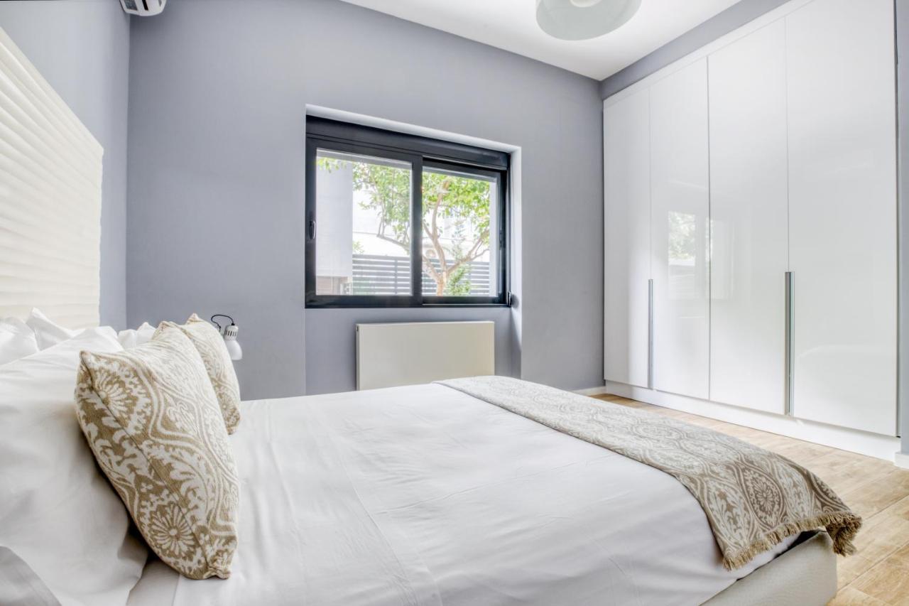 Spacious Flat With Courtyard And Private Parking! เอเธนส์ ภายนอก รูปภาพ