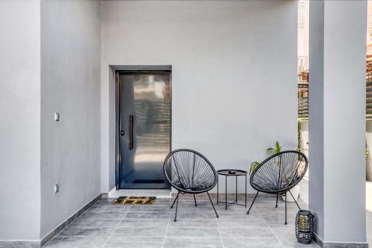 Spacious Flat With Courtyard And Private Parking! เอเธนส์ ภายนอก รูปภาพ