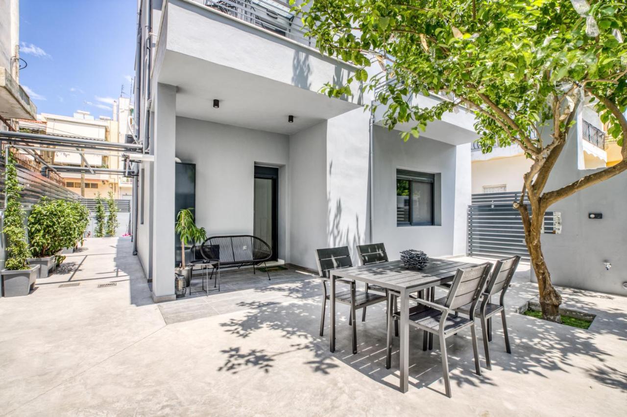 Spacious Flat With Courtyard And Private Parking! เอเธนส์ ภายนอก รูปภาพ