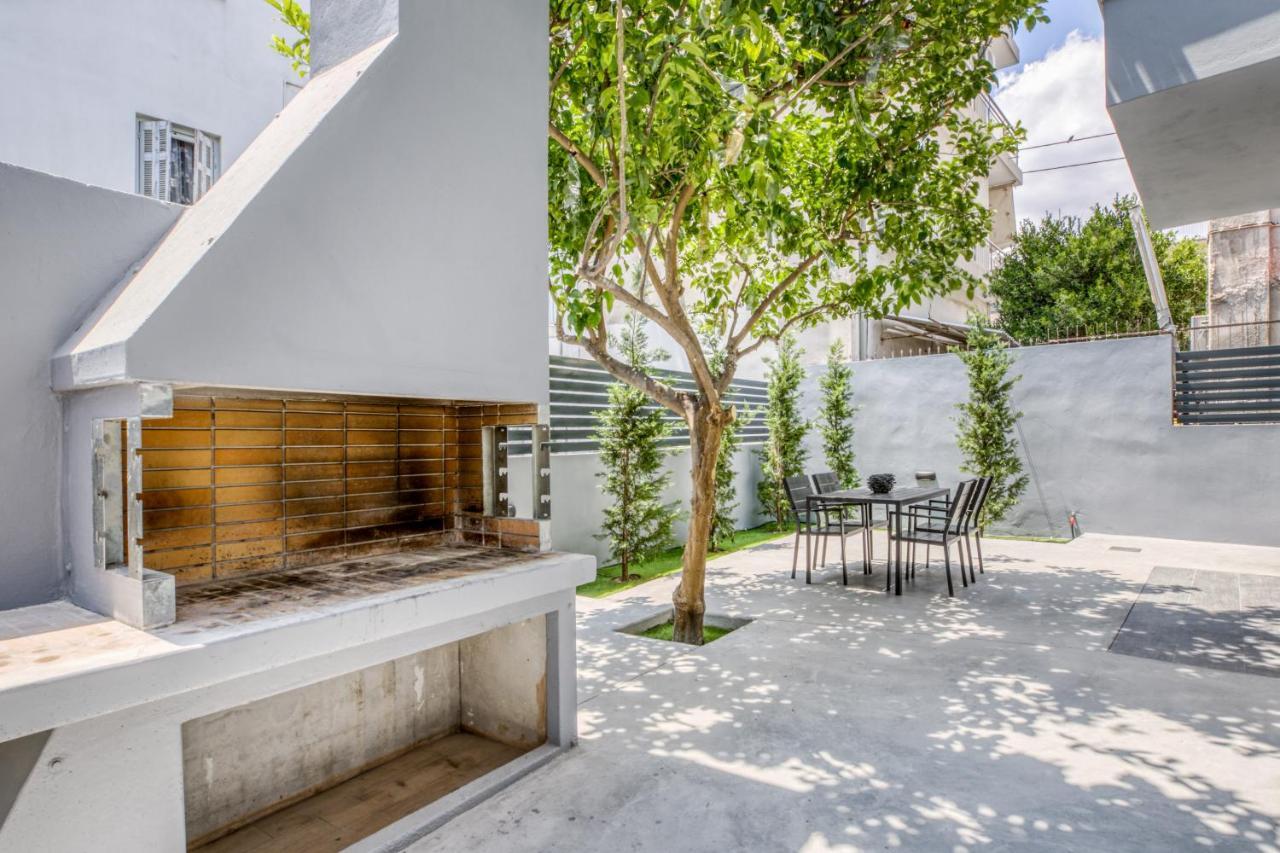 Spacious Flat With Courtyard And Private Parking! เอเธนส์ ภายนอก รูปภาพ