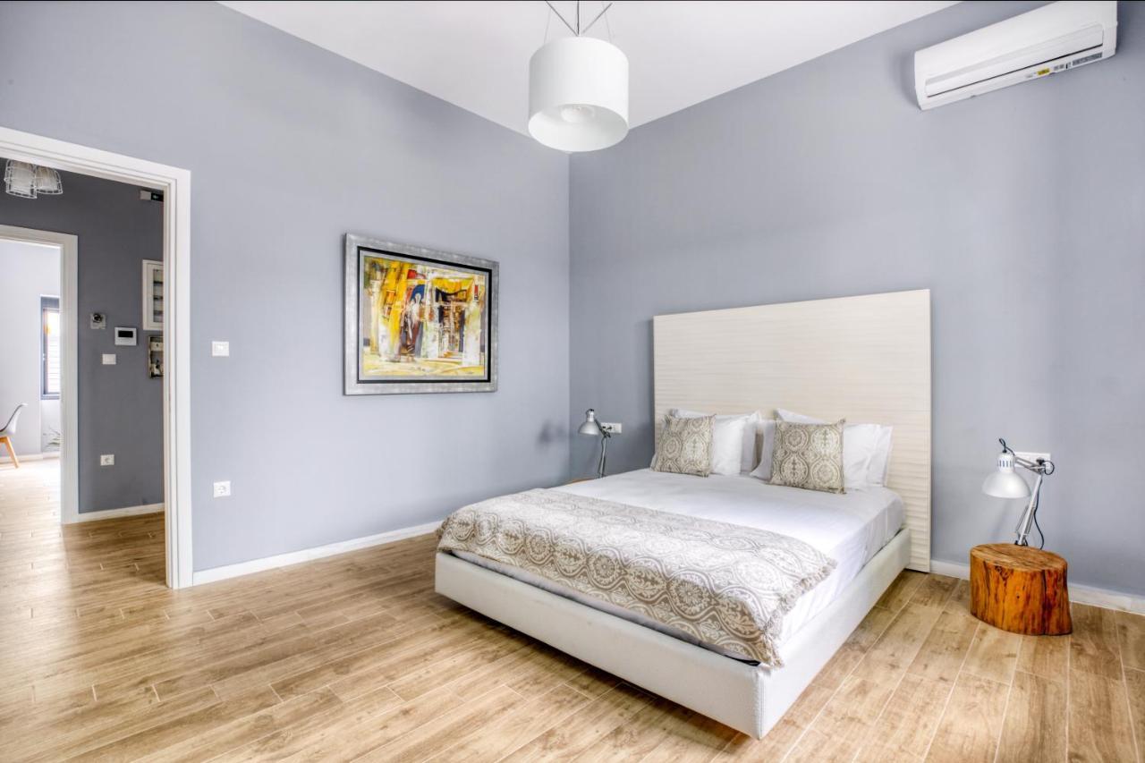 Spacious Flat With Courtyard And Private Parking! เอเธนส์ ภายนอก รูปภาพ