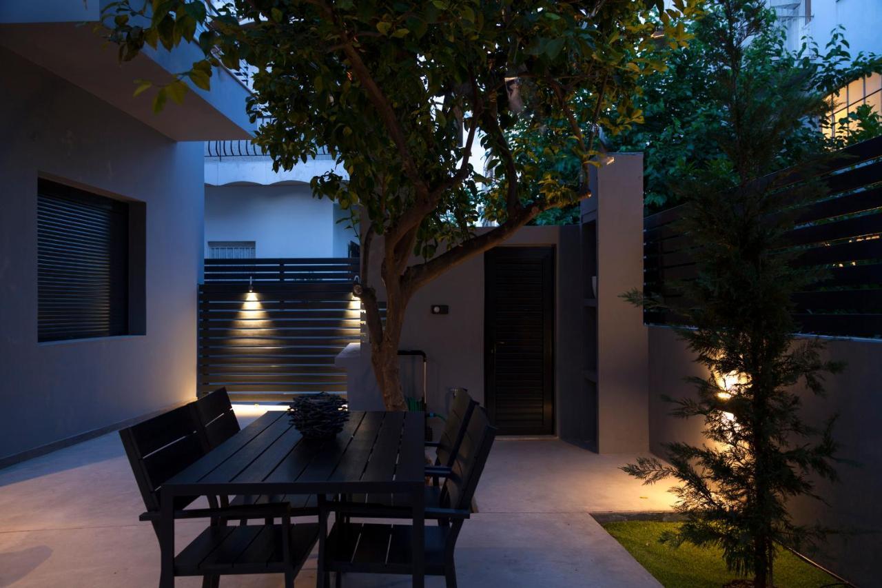 Spacious Flat With Courtyard And Private Parking! เอเธนส์ ภายนอก รูปภาพ